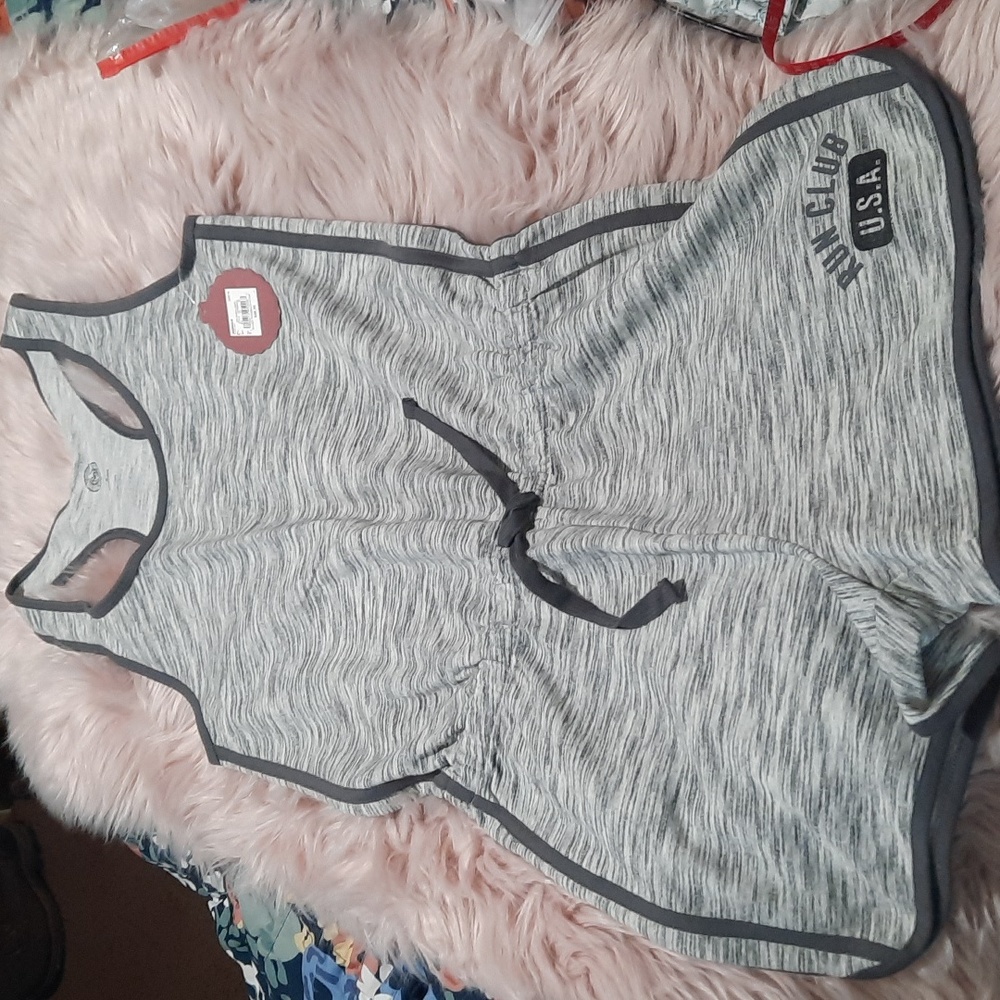 Nwt size medium heathered gray romper
